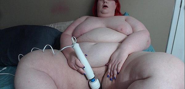  Sexy Plus Size Camgirl uses a Magic Wand while watching porn